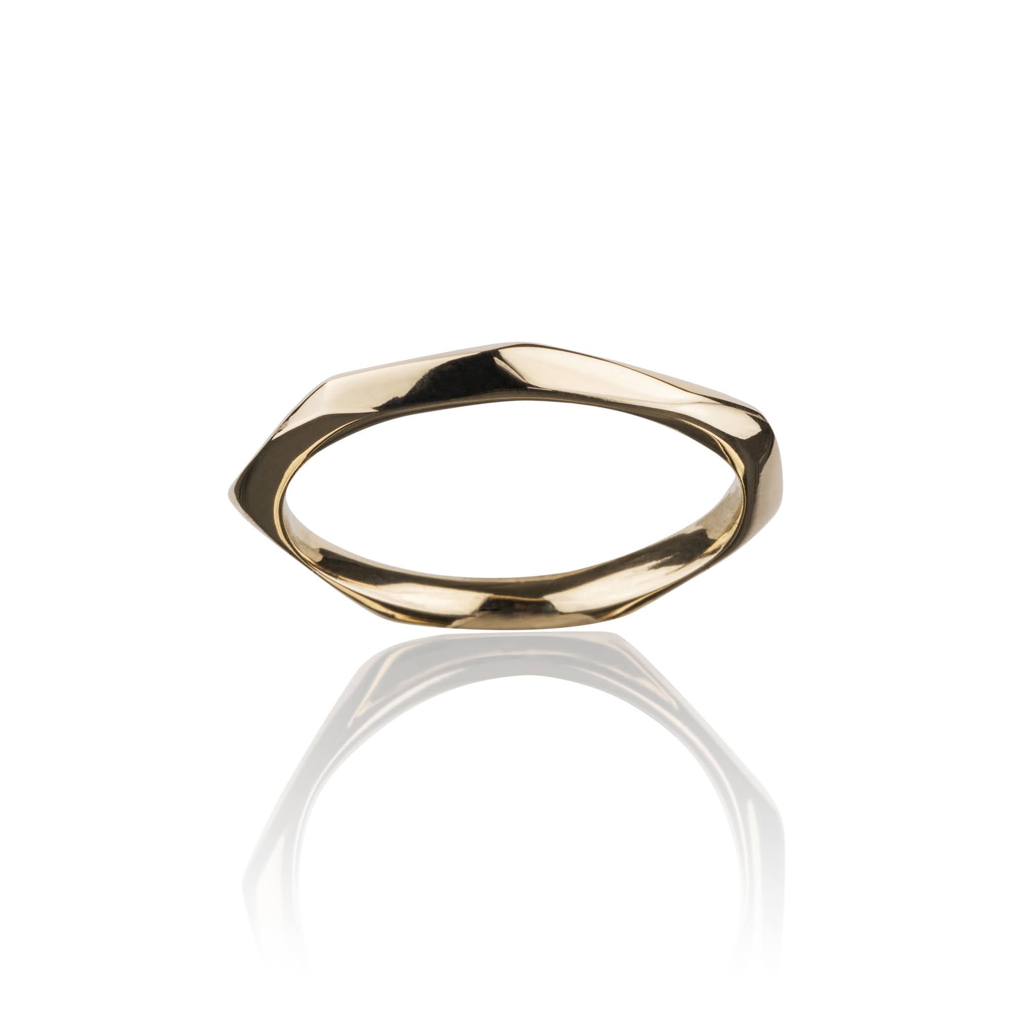 Facetterad guldring