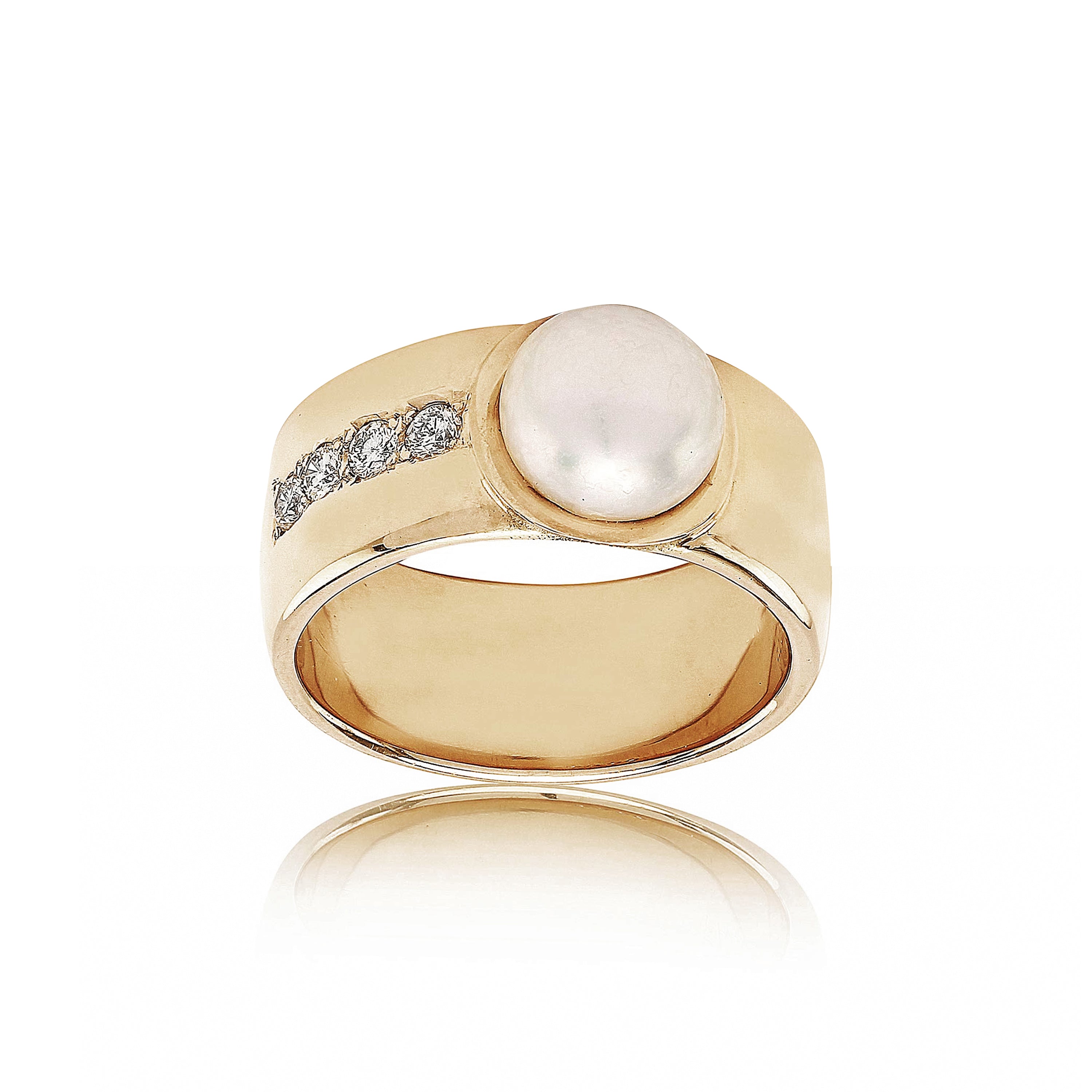 Molai Alba Strålende guld ring med perle og diamanter.