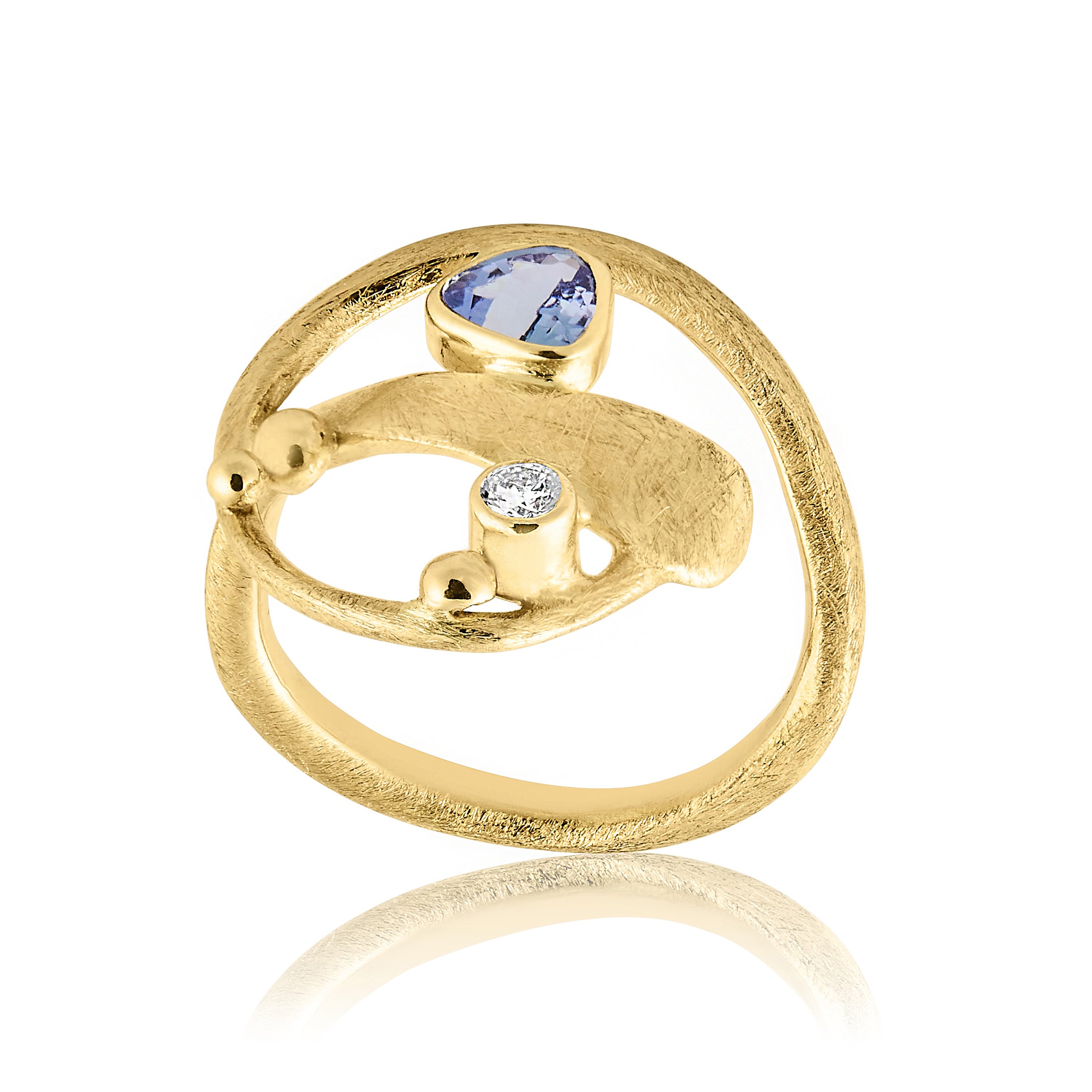 Yuuki Fantasy eksklusiv guld ring med Tanzanit og diamant.