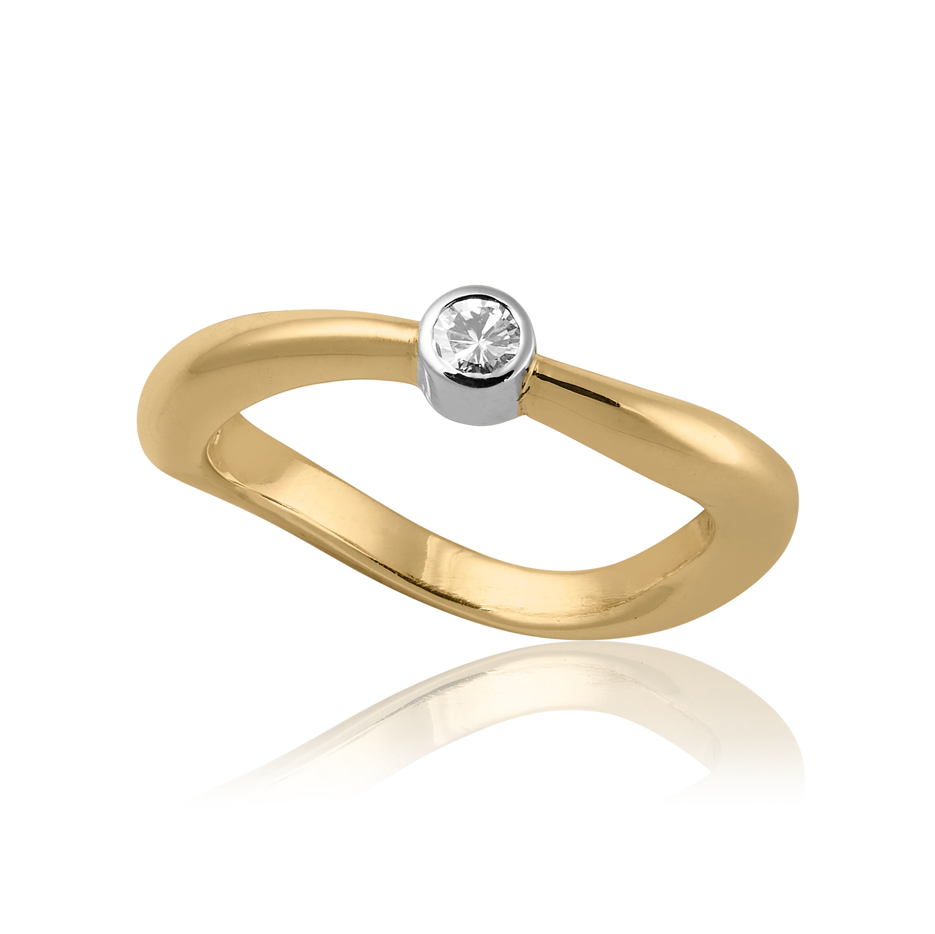 Molai Vivere guld ring med en strålende diamant.