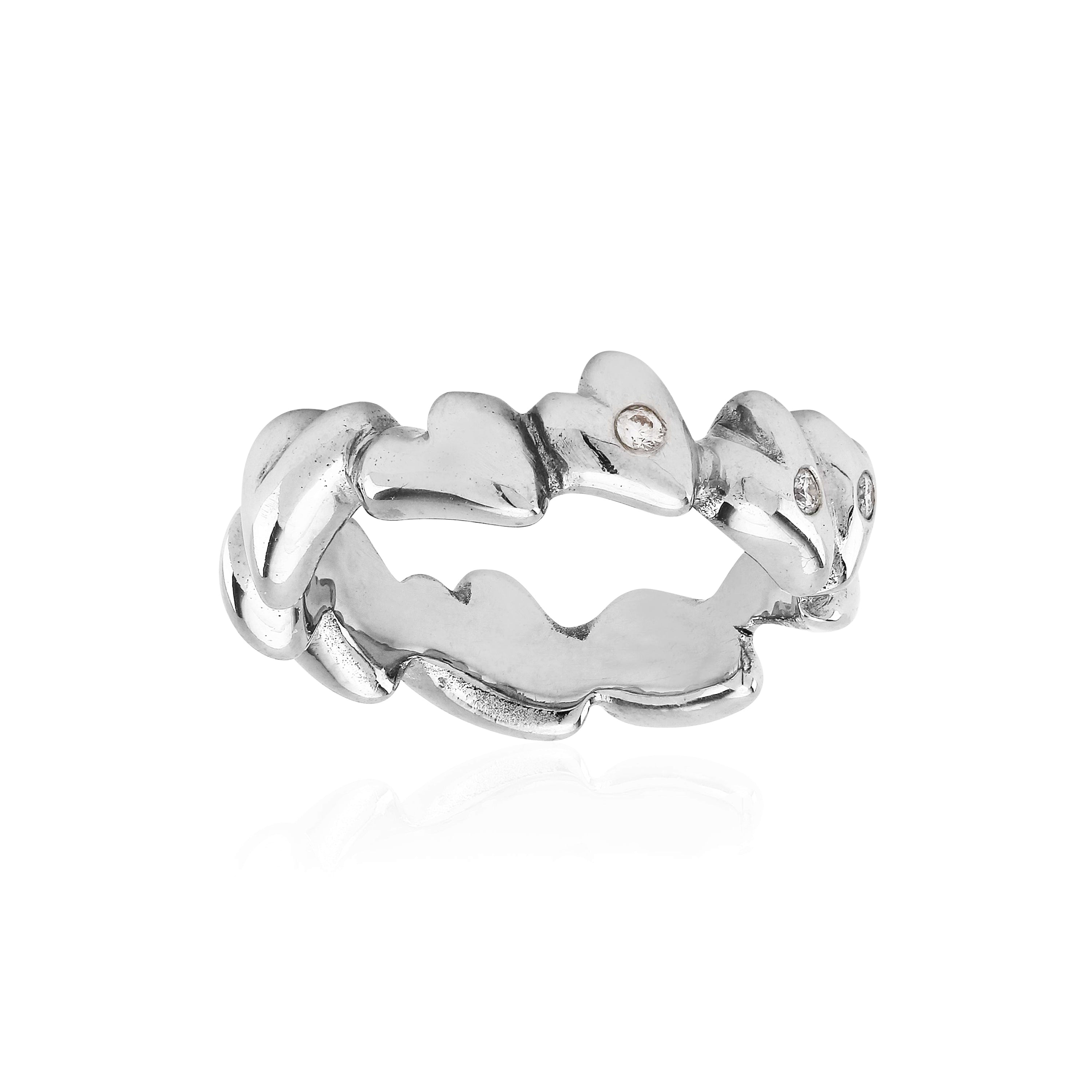 Toyo Mature udsøgt designet hvidguld ring med diamanter.