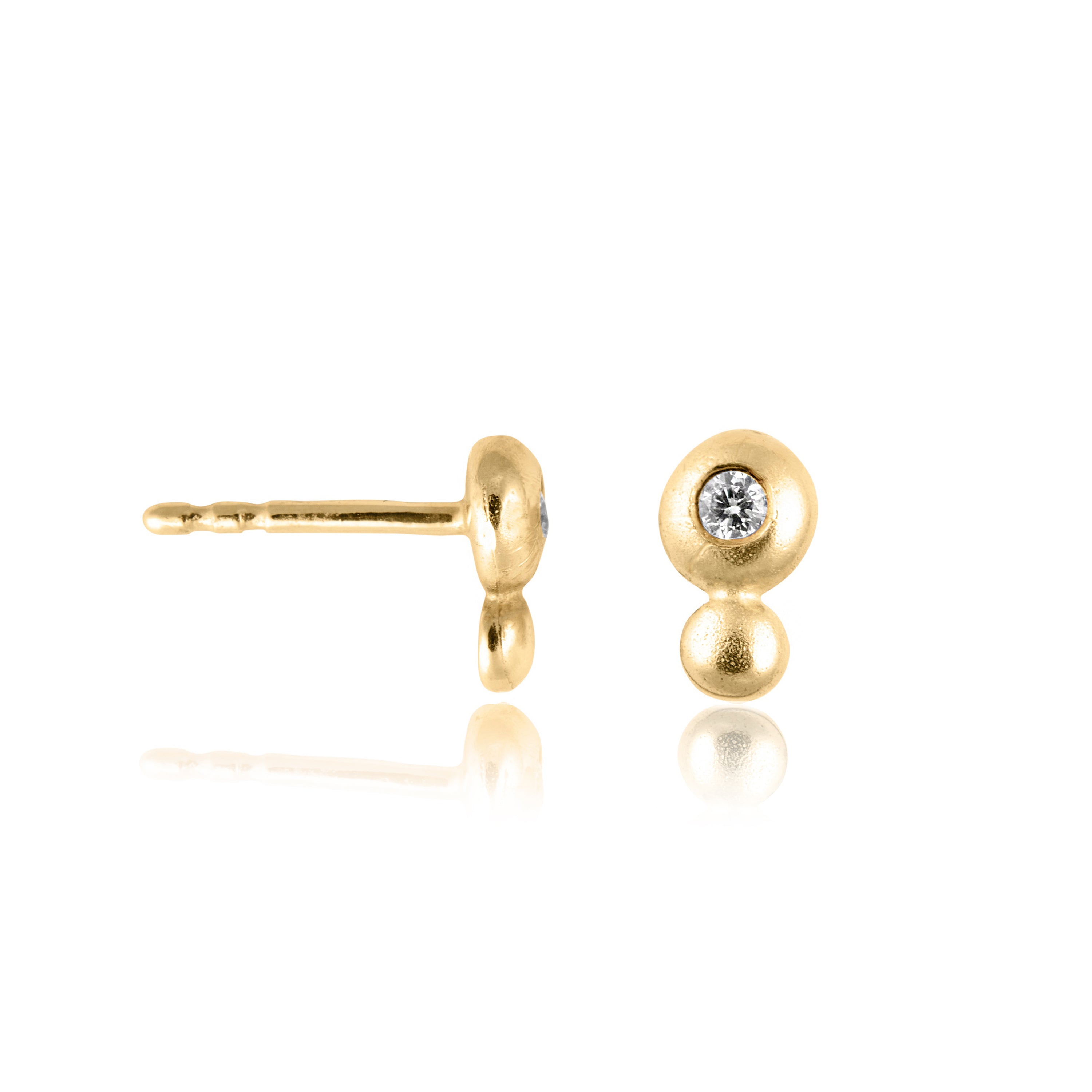 Obi Petit tidsløse guld ørestikker med diamanter.