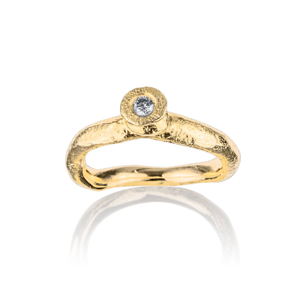 Ring i 14 karat guld med briljant ur serien Nami, handgjord av Rebecca Falck