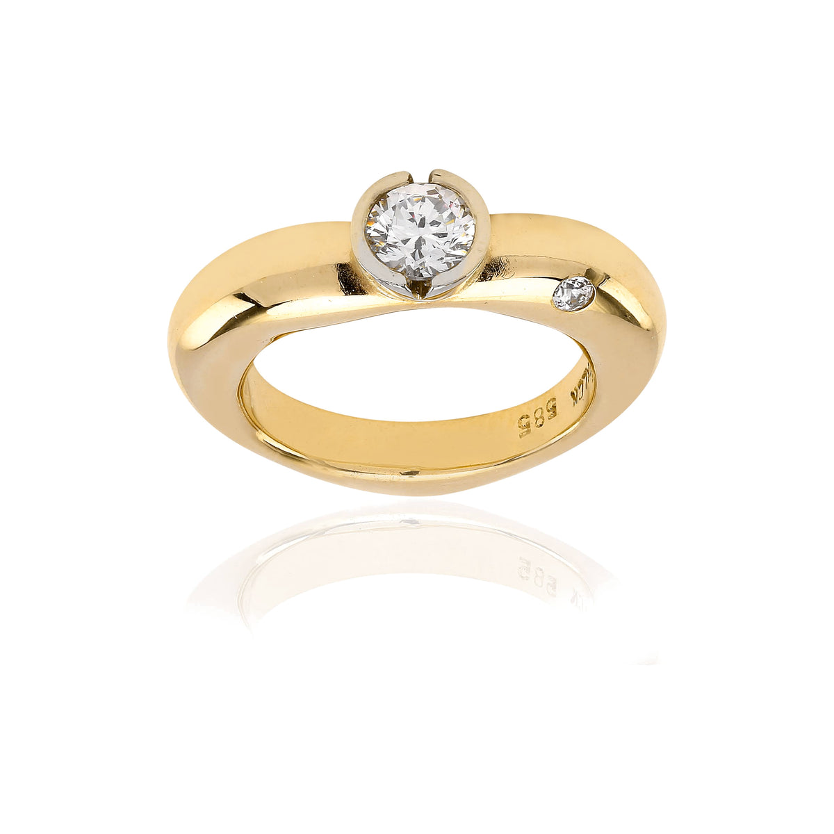 Toyo Classic    En guld og hvidguld ring med stor diamant uden sidestykke.
