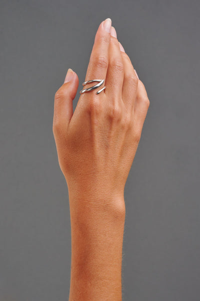 Brima Fantasy        dragende designet sølv ring.