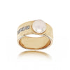  Molai Alba      Strålende guld ring med perle og diamanter.