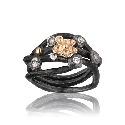 Kairy Exquis Dramatic black silver ring with diamonds and gold.