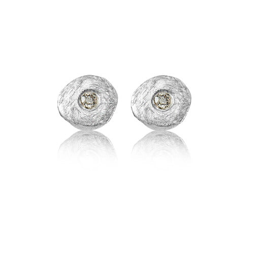 Nami Mature Timeless silver earrings with brilliants.