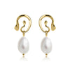 Kairy Alba Refined gold earrings with pearls.