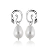 Kairy Alba Refined silver earrings with pearls.