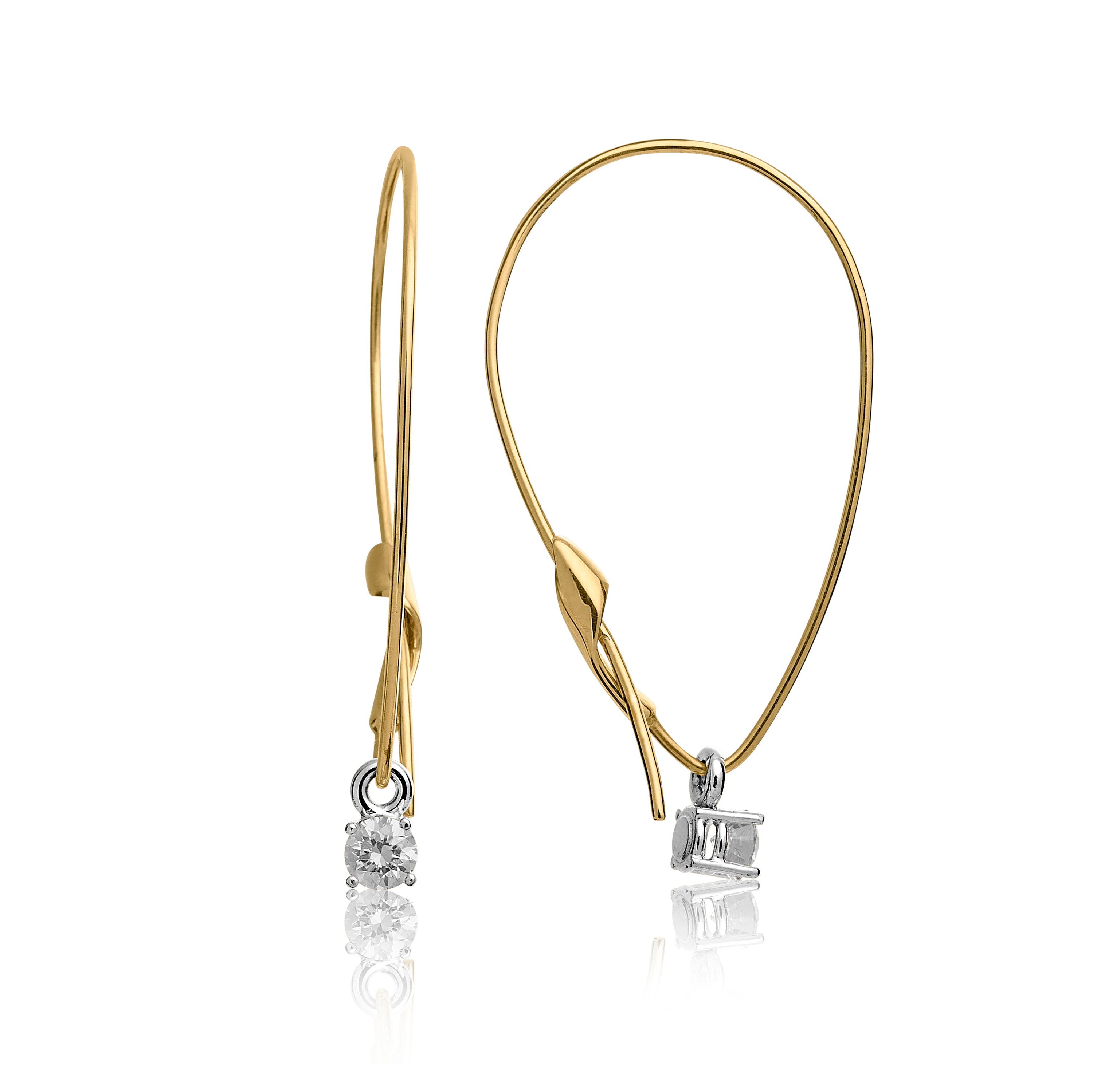 Kairy Grant Refine gold earrings with brilliants.