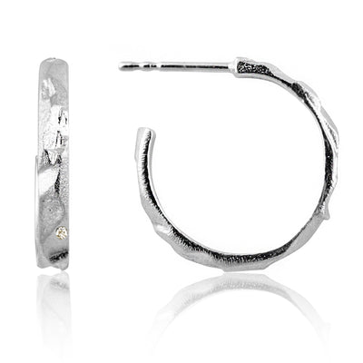 Iwa Classic Exquisite silver earrings with brilliants.
