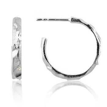 Iwa Classic Exquisite silver earrings with brilliants.