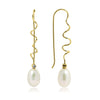 Yuuki Exquis Attractive earrings with diamonds and white pearls.